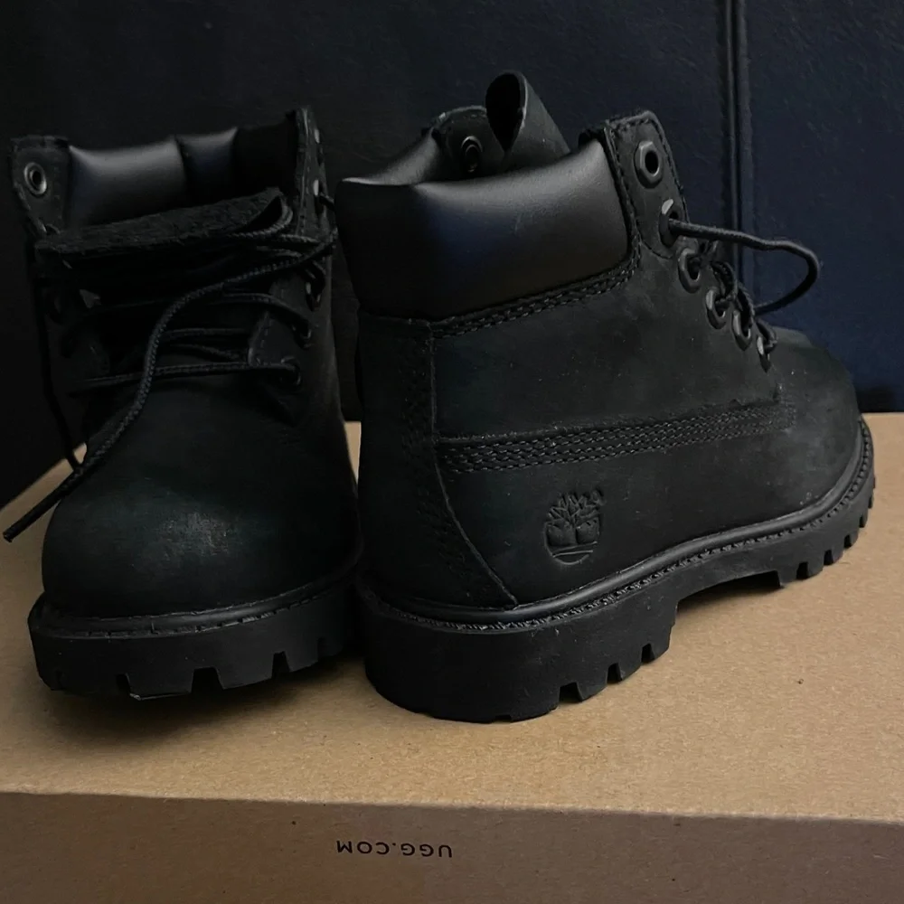 Timberland Waterproof Classic Black Leather / for Toddlers Size 10 Unisex